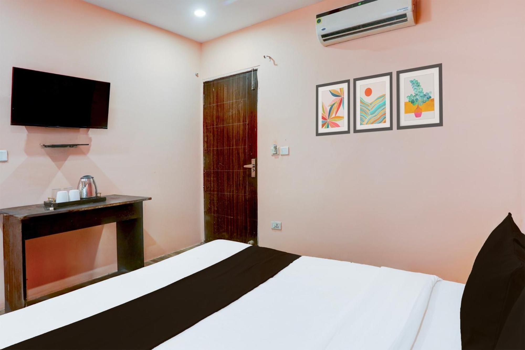Super Hotel O S J Residency Делхи Екстериор снимка