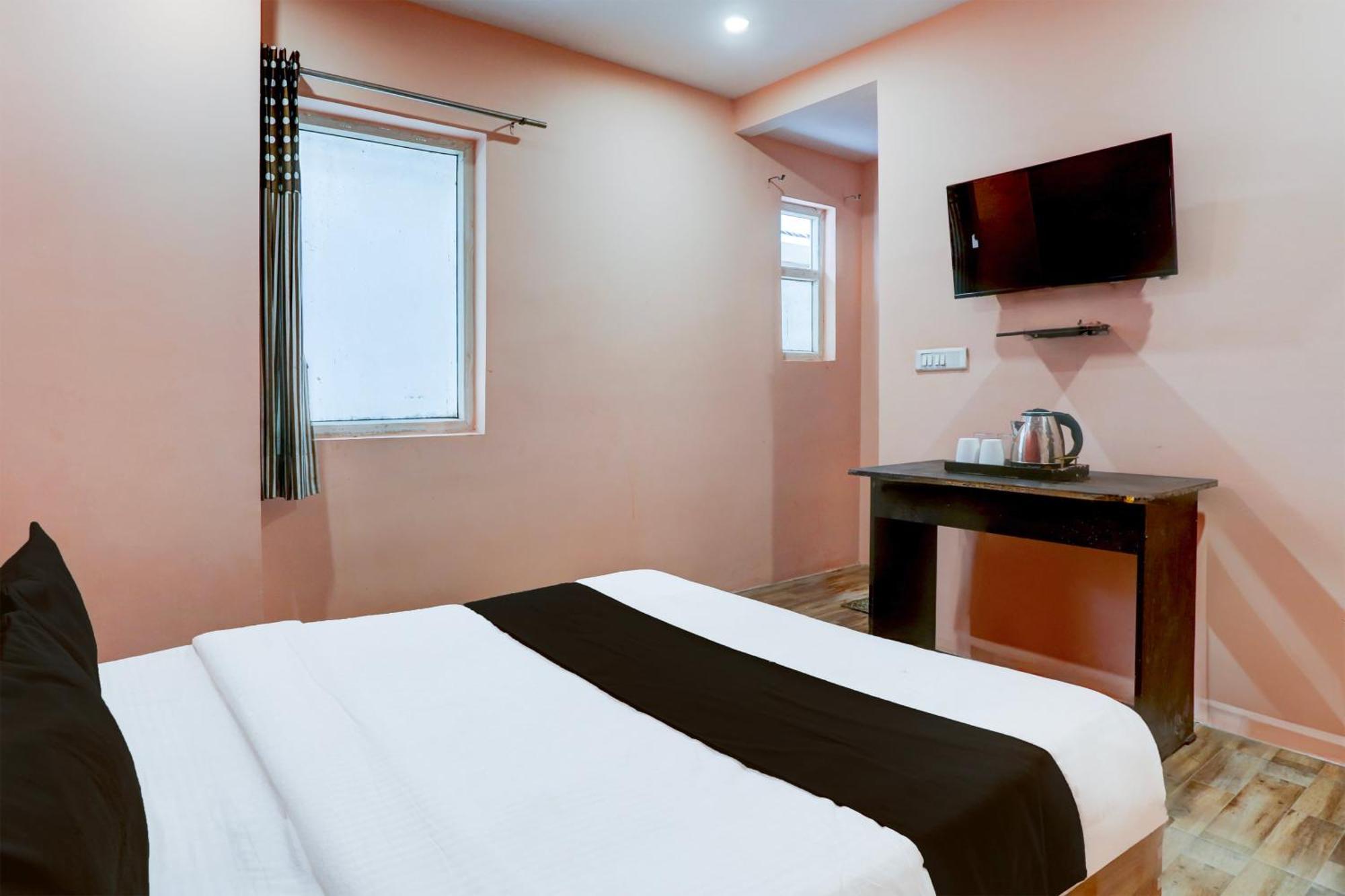 Super Hotel O S J Residency Делхи Екстериор снимка