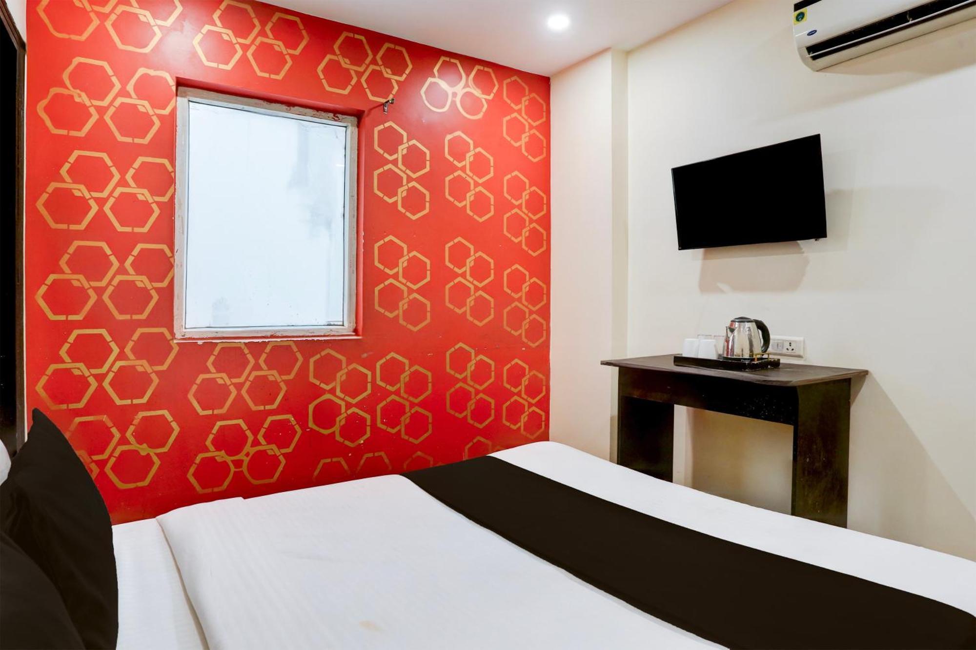 Super Hotel O S J Residency Делхи Екстериор снимка