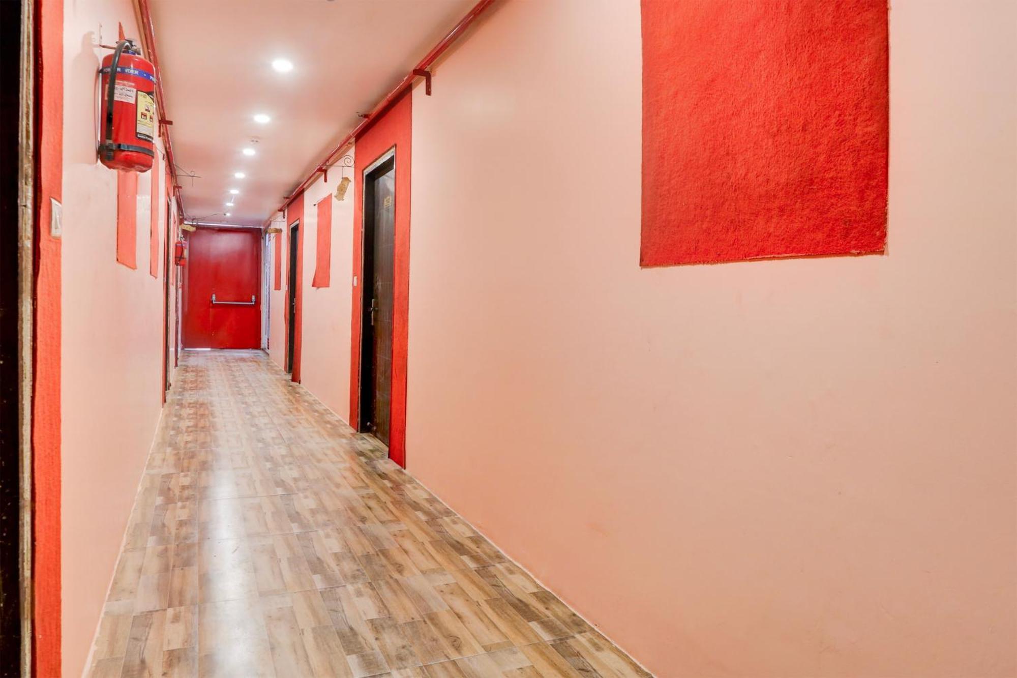 Super Hotel O S J Residency Делхи Екстериор снимка