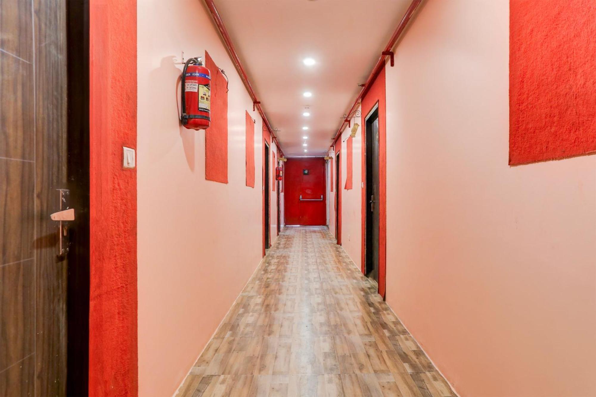 Super Hotel O S J Residency Делхи Екстериор снимка
